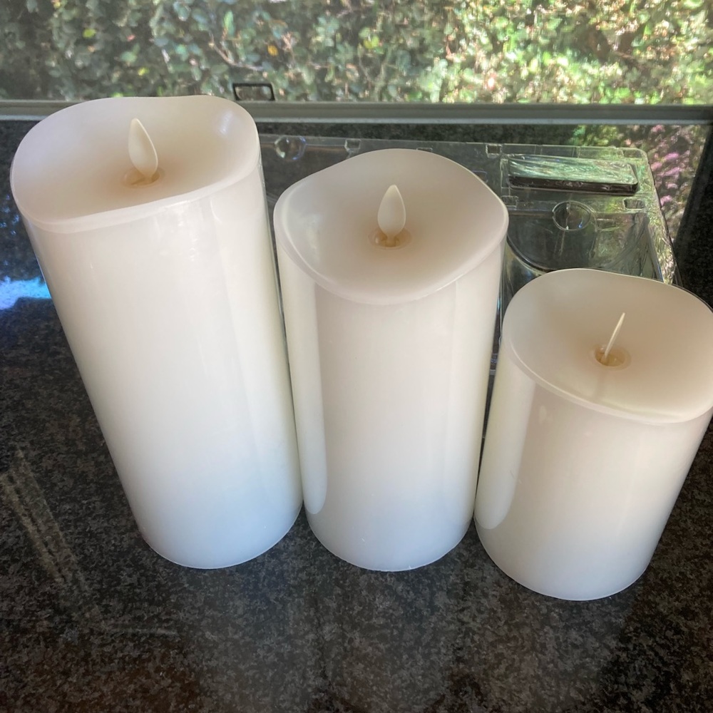 Luminara White Real flame effect candle. Set of 3. New in Box.